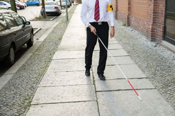 WeWALK، عصای هوشمند ویژه نابینایان، راهی بازار های جهانی می شود